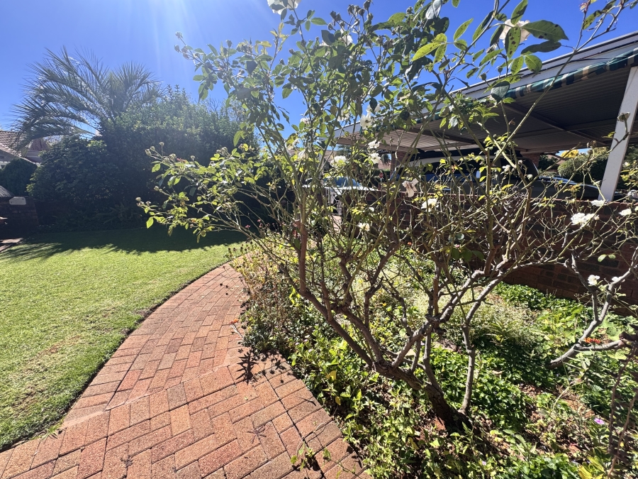 To Let 3 Bedroom Property for Rent in Flamwood North West